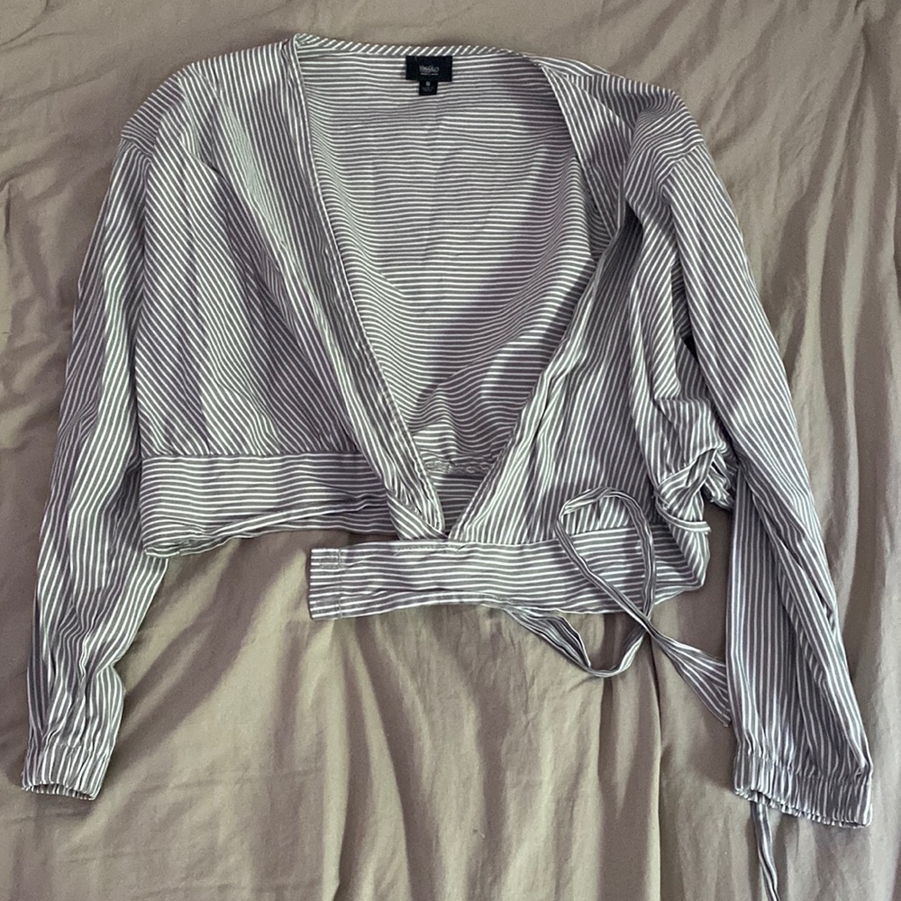 Wessino Long Sleeve Light Wrap Top